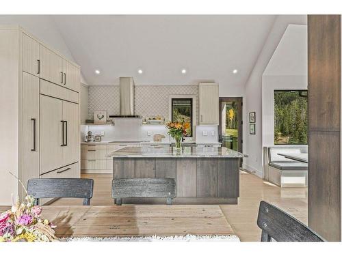 628 Silvertip Road, Canmore, AB - Indoor Photo Showing Kitchen