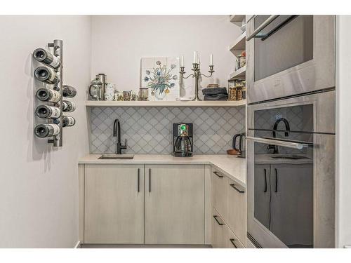 628 Silvertip Road, Canmore, AB - Indoor Photo Showing Kitchen