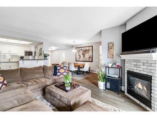 607-114 15 Avenue Sw, Calgary, AB - Indoor Photo Showing Living Room With Fireplace