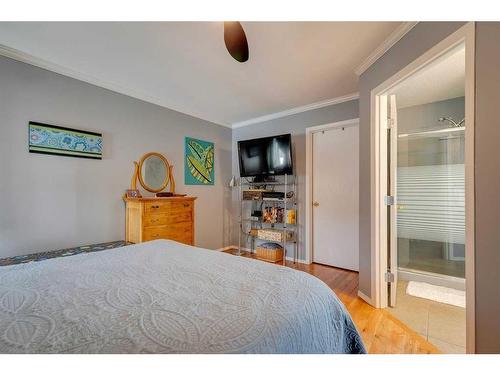 338 Millrise Drive Sw, Calgary, AB - Indoor Photo Showing Bedroom
