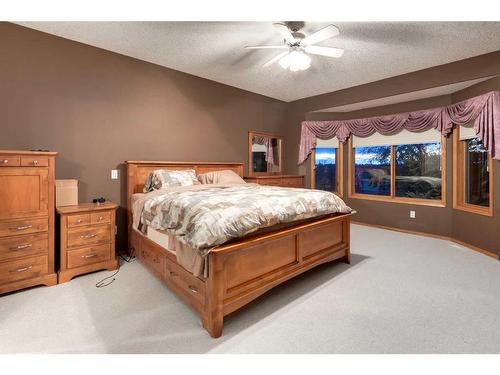 3001 10 Street, Didsbury, AB - Indoor Photo Showing Bedroom