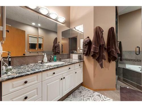 3001 10 Street, Didsbury, AB - Indoor Photo Showing Bathroom