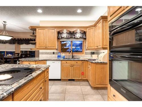 3001 10 Street, Didsbury, AB - Indoor Photo Showing Kitchen