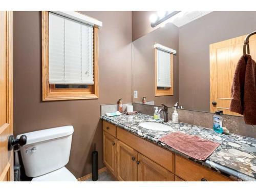3001 10 Street, Didsbury, AB - Indoor Photo Showing Bathroom