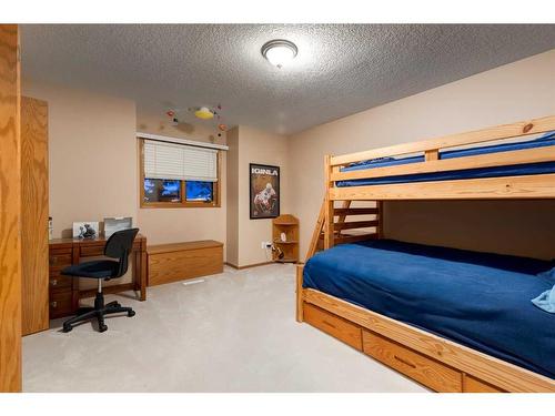 3001 10 Street, Didsbury, AB - Indoor Photo Showing Bedroom