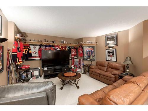 3001 10 Street, Didsbury, AB - Indoor Photo Showing Living Room