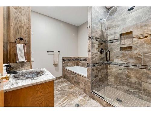 3001 10 Street, Didsbury, AB - Indoor Photo Showing Bathroom