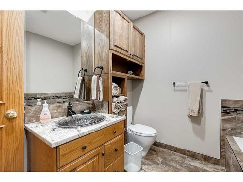3001 10 Street, Didsbury, AB - Indoor Photo Showing Bathroom