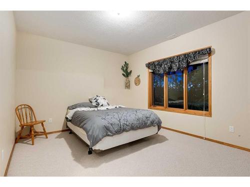 3001 10 Street, Didsbury, AB - Indoor Photo Showing Bedroom