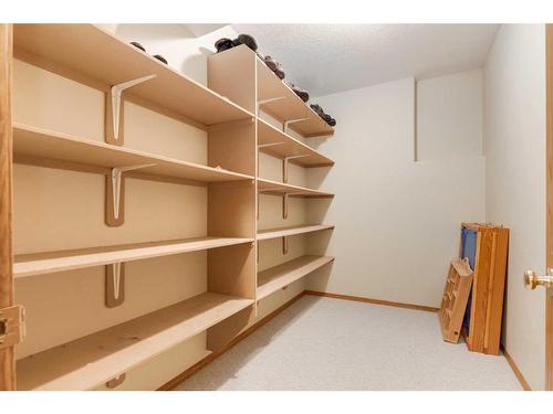 3001 10 Street, Didsbury, AB - Indoor With Storage