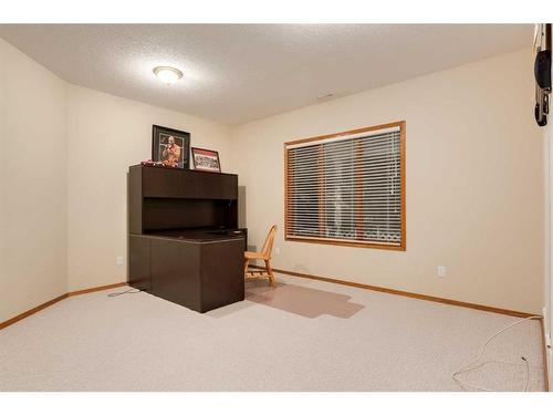 3001 10 Street, Didsbury, AB - Indoor Photo Showing Other Room