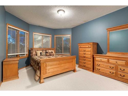 3001 10 Street, Didsbury, AB - Indoor Photo Showing Bedroom