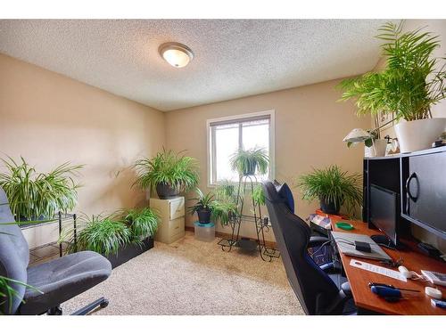 36 Taylor Way Se, Airdrie, AB - Indoor Photo Showing Other Room