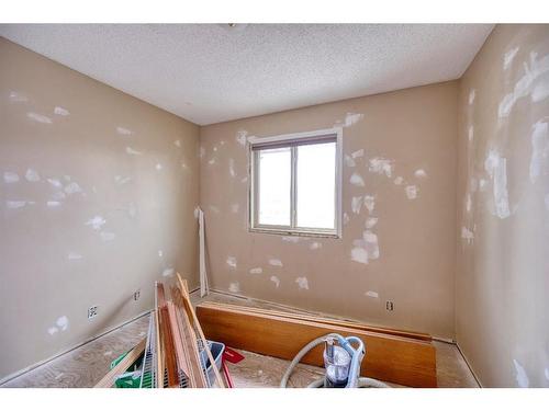 36 Taylor Way Se, Airdrie, AB - Indoor Photo Showing Other Room
