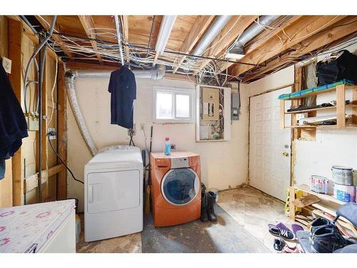 36 Taylor Way Se, Airdrie, AB - Indoor Photo Showing Laundry Room