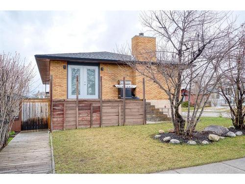 36 Taylor Way Se, Airdrie, AB - Outdoor
