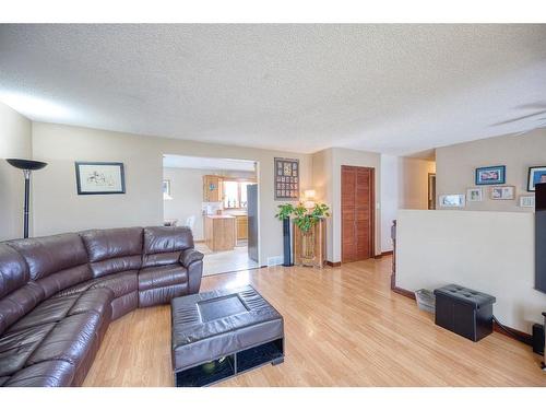 36 Taylor Way Se, Airdrie, AB - Indoor Photo Showing Living Room