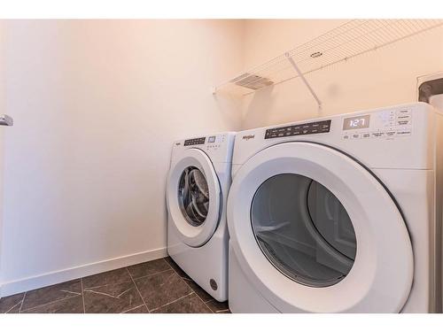 220 Hotchkiss Drive, Calgary, AB - Indoor Photo Showing Laundry Room