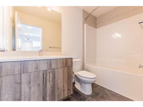 220 Hotchkiss Drive, Calgary, AB - Indoor Photo Showing Bathroom