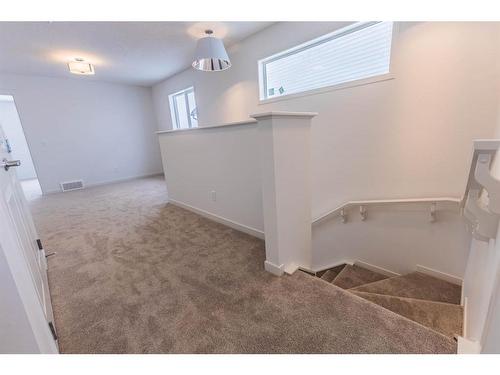220 Hotchkiss Drive, Calgary, AB - Indoor Photo Showing Other Room