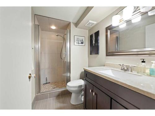 431 Willowdale Crescent Se, Calgary, AB - Indoor Photo Showing Bathroom