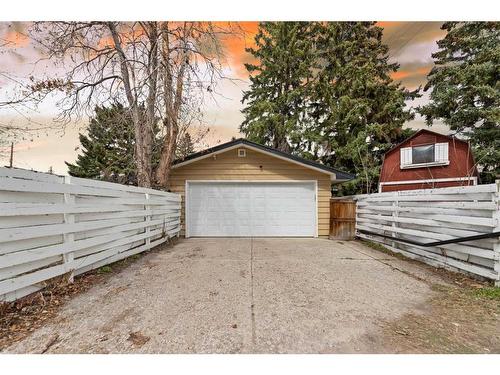 431 Willowdale Crescent Se, Calgary, AB - Outdoor With Exterior
