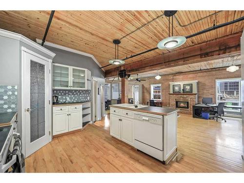 401-535 10 Avenue Sw, Calgary, AB - Indoor Photo Showing Kitchen