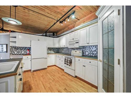 401-535 10 Avenue Sw, Calgary, AB - Indoor Photo Showing Kitchen