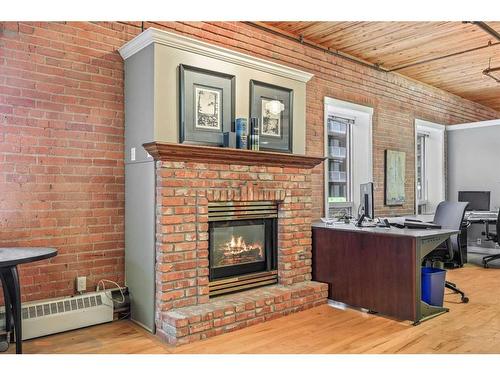 401-535 10 Avenue Sw, Calgary, AB - Indoor With Fireplace