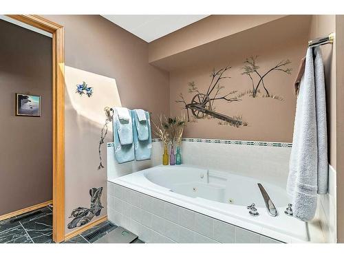 38 Crystalridge Way, Okotoks, AB - Indoor Photo Showing Bathroom