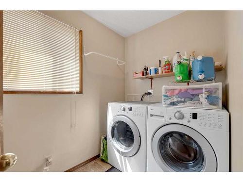 138 Riverglen Close Se, Calgary, AB - Indoor Photo Showing Laundry Room