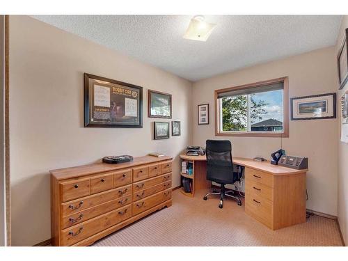 138 Riverglen Close Se, Calgary, AB - Indoor Photo Showing Other Room