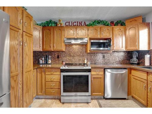 138 Riverglen Close Se, Calgary, AB - Indoor Photo Showing Kitchen With Stainless Steel Kitchen