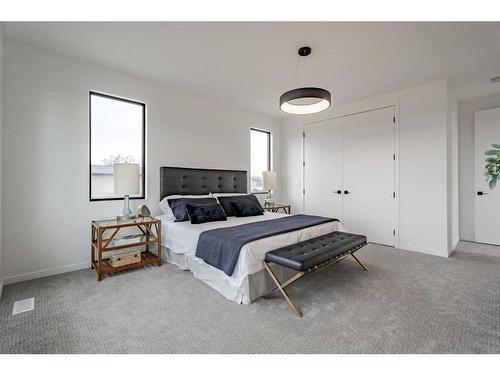 2226 8 Street Ne, Calgary, AB - Indoor Photo Showing Bedroom