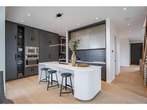2226 8 Street Ne, Calgary, AB - Indoor Photo Showing Kitchen With Upgraded Kitchen