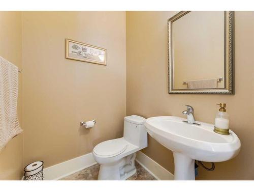 273 Cougartown Circle Sw, Calgary, AB - Indoor Photo Showing Bathroom