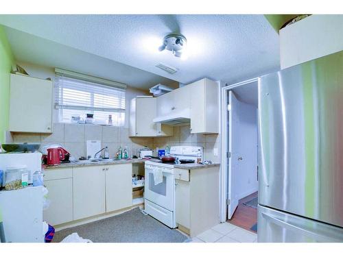 106 Tarawood Lane Ne, Calgary, AB - Indoor Photo Showing Kitchen