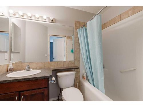 46 Royal Birch Landing Nw, Calgary, AB - Indoor Photo Showing Bathroom