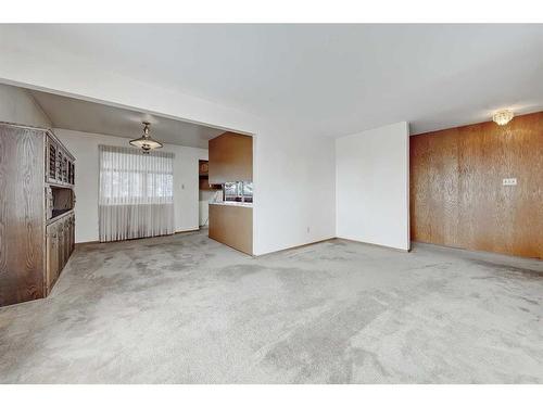 4311 19 Street Nw, Calgary, AB - Indoor Photo Showing Other Room