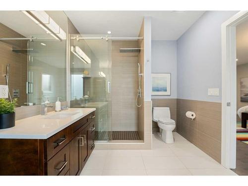 136 Parkview Green Se, Calgary, AB - Indoor Photo Showing Bathroom
