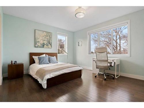 136 Parkview Green Se, Calgary, AB - Indoor Photo Showing Bedroom