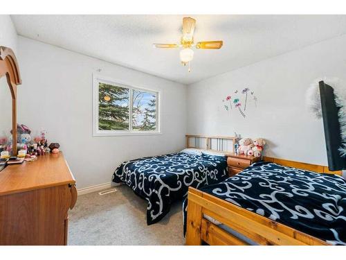 124-3219 56 Street Ne, Calgary, AB - Indoor Photo Showing Bedroom