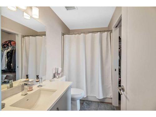 409-30 Shawnee Common Sw, Calgary, AB - Indoor Photo Showing Bathroom