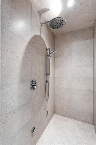 1408 Crescent Road Nw, Calgary, AB - Indoor Photo Showing Bathroom