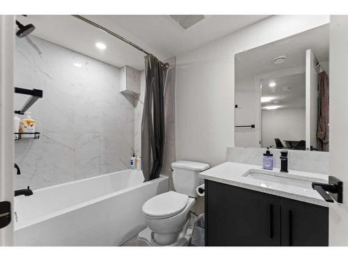65 Howse Common Ne, Calgary, AB - Indoor Photo Showing Bathroom