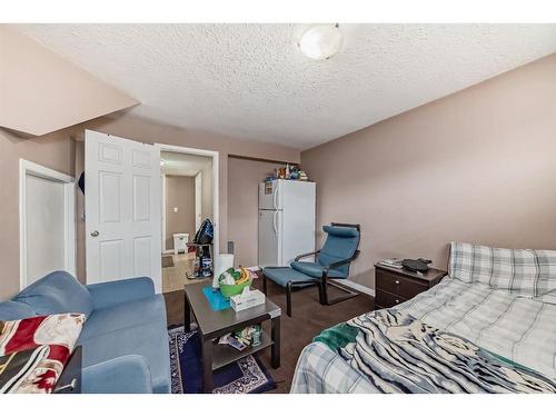 96 Saddlebrook Circle Ne, Calgary, AB - Indoor Photo Showing Bedroom