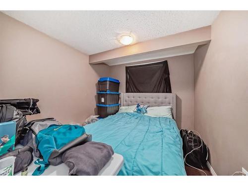 96 Saddlebrook Circle Ne, Calgary, AB - Indoor Photo Showing Bedroom