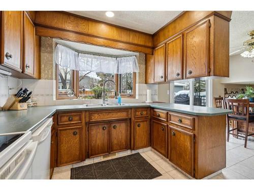 44 Woodbrook Place Sw, Calgary, AB - Indoor Photo Showing Kitchen With Double Sink