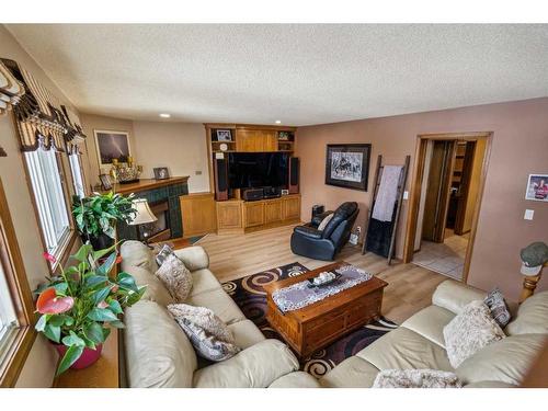 44 Woodbrook Place Sw, Calgary, AB - Indoor Photo Showing Living Room