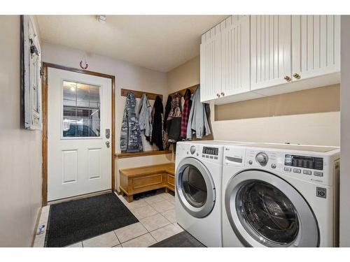 44 Woodbrook Place Sw, Calgary, AB - Indoor Photo Showing Laundry Room
